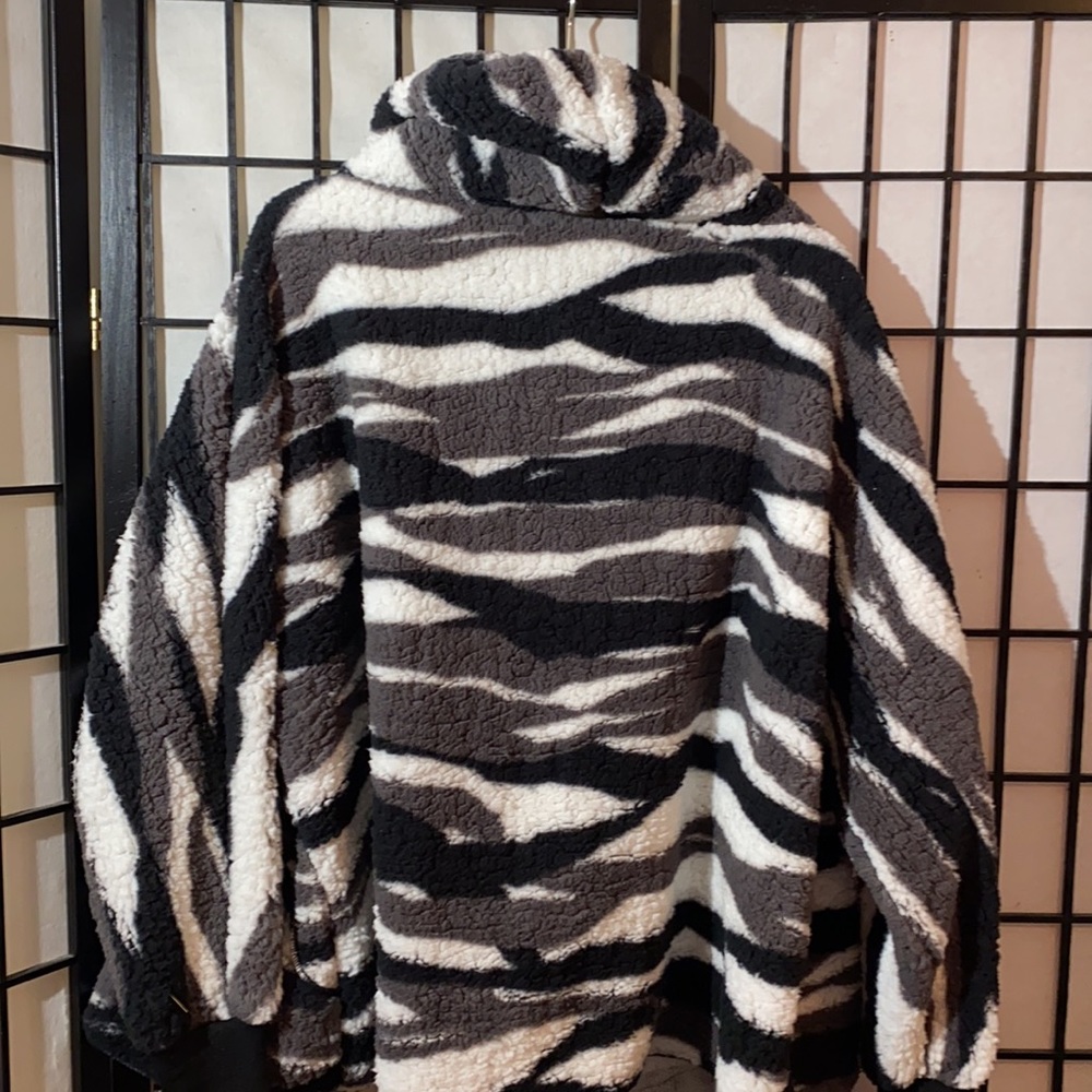 Lularoe Open Front Super Soft, Comfy & Warm Size L - image 5